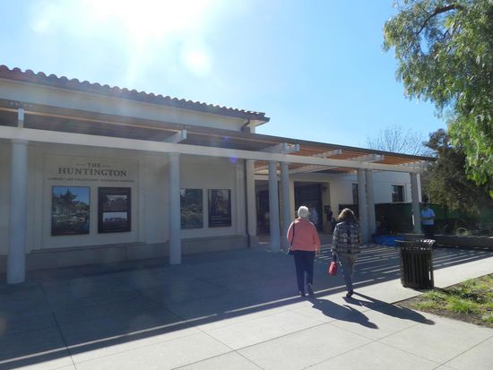 Wir konnten wieder verbilligt, weil Senioren, die Eintrittskarten kaufen. Wir sparen uns noch reich.