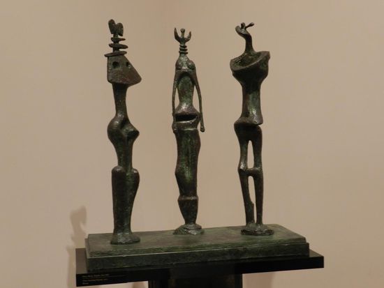 eine Plastik von Henry Moore