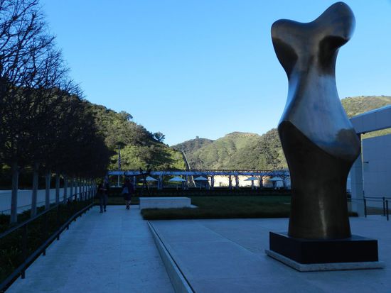 Henry Moore im Schatten