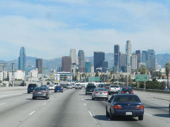 jetzt gehts hinein nach Downtown - 
Wir sind ein wenig herumgefahren, haben dann aber doch ziemlich nah einen Parkplatz am Straßenrand bekommen und sind dann zu Fuß zum Gebäude gegangen.