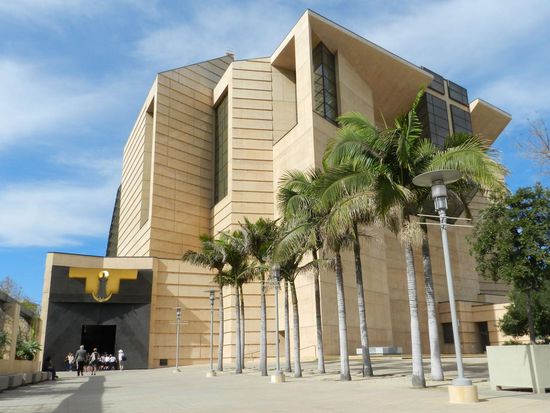 Danach sind wir dann zur Kathedrale gegangen. 
die Kathedrale