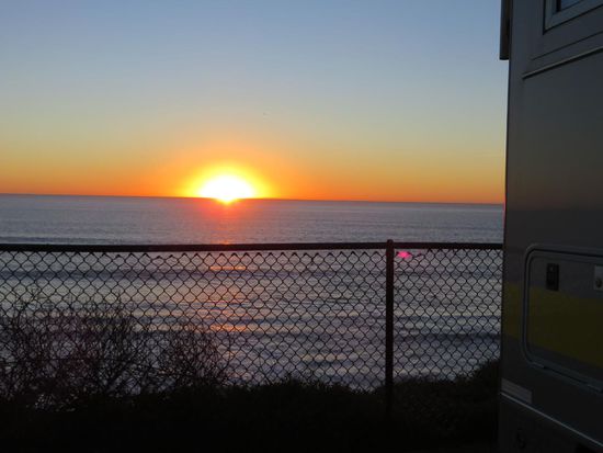 Und um 17.30 Uhr macht sich die Sonne daran, unterzugehen. Danach ist es dann schnell finster.