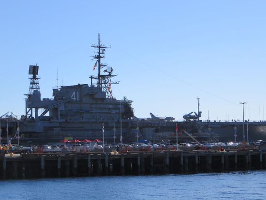 und der Flugzeugträger