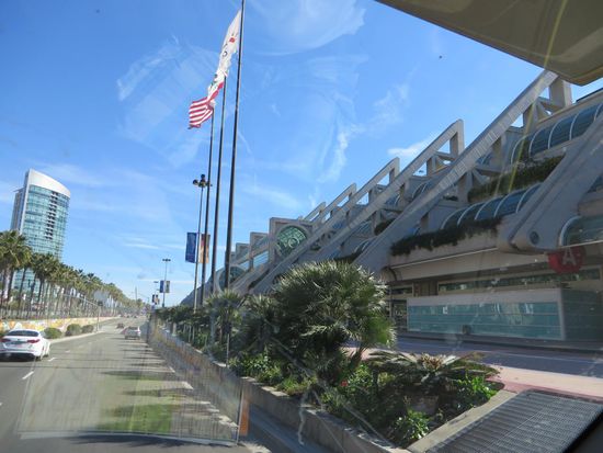 vorbei am Conventioncenter