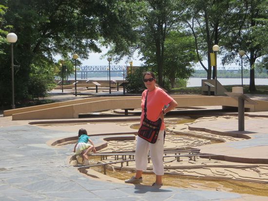 Ich stehe hier im Mississippi bei Memphis und die jeweiligen Tiefen sind modelliert.