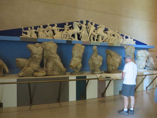 Modelle des Giebelfrieses