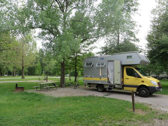 Auf dem großen Campground im State Park bekommen wir problemlos einen Platz. Hier ist alles schön grün und der Platz liegt direkt am Ohio. Wir wollen hier zwei Nächte bleiben und eine kleine Relaxpause einlegen.