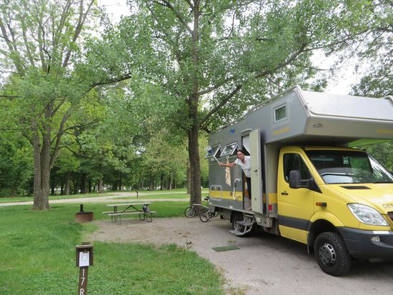 die Hexe mit dem Besen