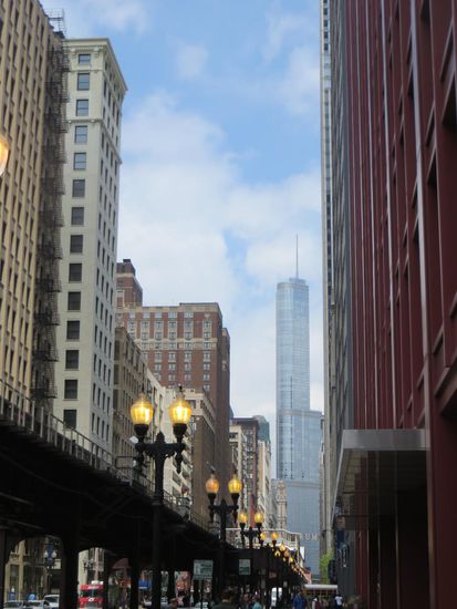 Endstation in Chicago und wir steigen aus und sind mitten im Gewimmel der großen Stadt.