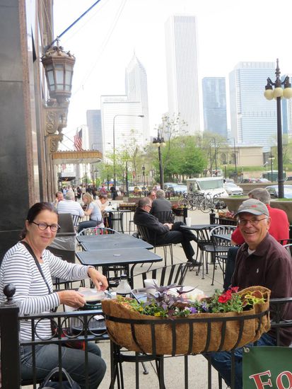 Dann suchen wir uns ein Lokal, um etwas zu essen. Ein Italiener kommt uns da gerade recht.