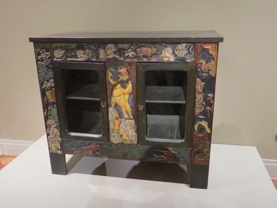 eine Kommode, bemalt von Gauguin