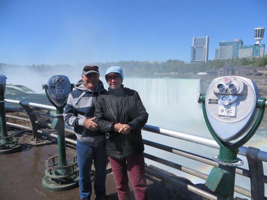 Es ist hier jetzt an den Fällen so windig und kalt, daß ein Mützchen recht angenehm ist.