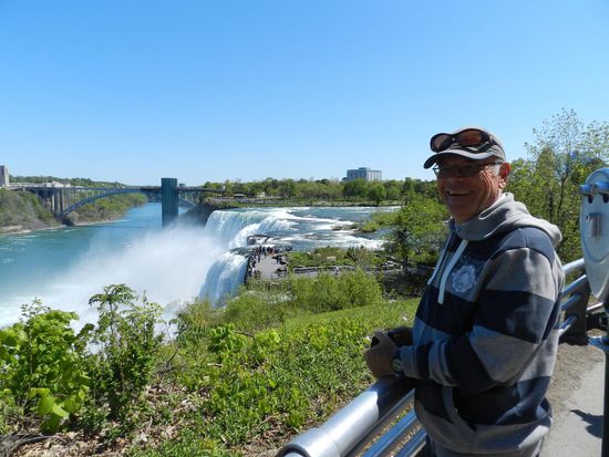 Dann sind wir weiter zu den American Falls gegangen, auch hier fallen die Wasser tosend in die Tiefe, aber hier gab es keinen Regenbogen.