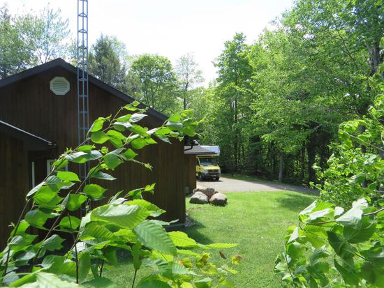 hier parken wir an "unserem" Häuschen