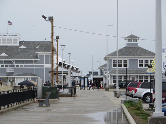 Das ist so ein richtig Urlausort am Meer, mit Sand werden riesige Figuren gebaut, da gibt es sicher bald einen Wettbewerb.