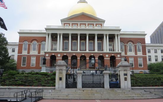 Dann kommen wir am heutigen Massachusetts State House vorbei. Hier wird heute Politik gemacht.