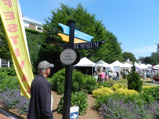 der Wegweiser zum Kennedy Museum