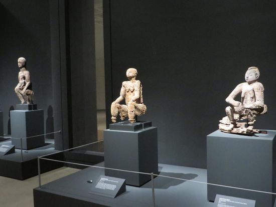 Holzfiguren aus Nigeria aus dem 18. Jh, wie wir sie noch nie gesehen haben