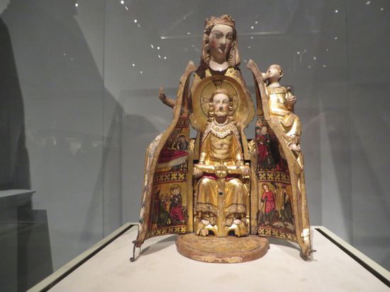 Auch gab es wieder christliche Kunst, dieser  außergewöhnliche Schrein aus dem Rheintal um 1300.