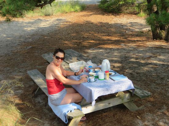 wir nehmen uns die Zeit für ein ausgedehntes Frühstück im Freien