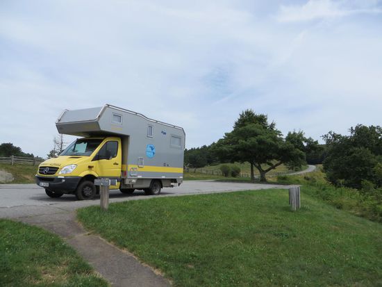 Überall an der Straße sind overlooks, hier hat man eine besonders gute Sicht, entweder auf den Wald oder auch auf weiter entfernte Häuser.