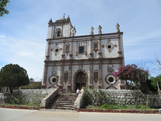 die kleine Missionskirche von San Ignacio