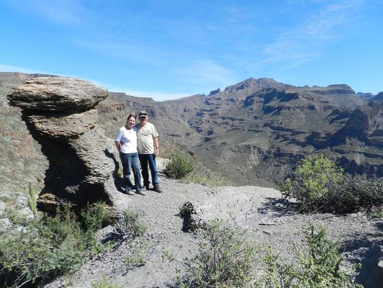 tief unter uns der Canyon