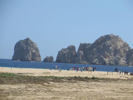 So gegen 15.30 Uhr bringt Martin Achim zum Strand, von wo aus er den Arch und Landsend ansehen kann. Ich fahre nicht mit, weil es so windig ist.