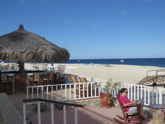 Aber zuerst gehen wir nochmals an den Strand, die Fischerboote kommen zurück und das Wetter unterm Sonnenschirm ist herrlich.