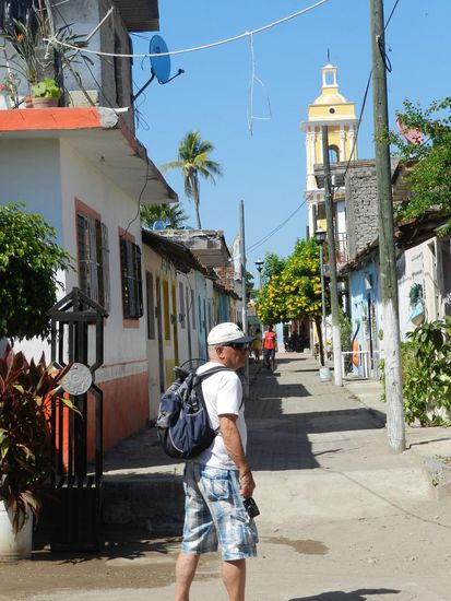 Dann gehen wir durch die kleinen Gassen zurück zur Anlegestelle und fahren mit dem Wagen Richtung San Blas. Am späten Nachmittag sind wir dann in San Blas und finden einen schönen Platz direkt am Meer.