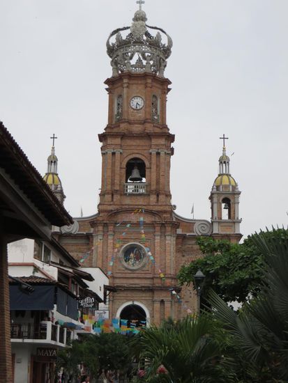 Auch die Kirche Guadeloupe ist nicht weit und wir schauen sie uns an.