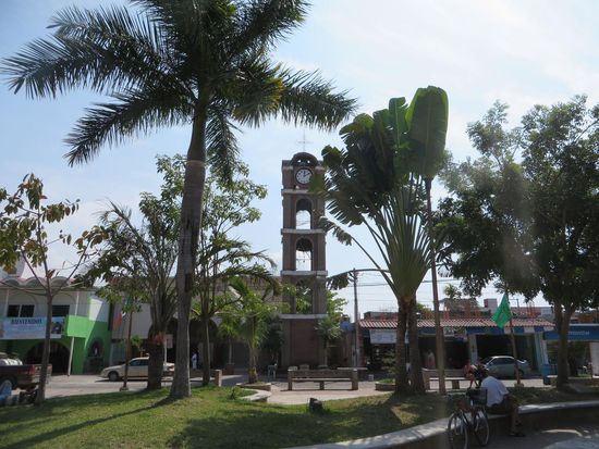 Achim geht dann noch bis zum Hauptplatz und schaut sich da noch um, die kleine Kirche liegt wie üblich an Zócalo.