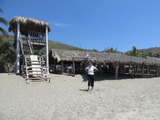 Das kleine Lokal am Strand. Der Fisch, den wir bekommen ist sehr lecker und kostet nur ein Viertel von dem Preis gestern bei den Springern.