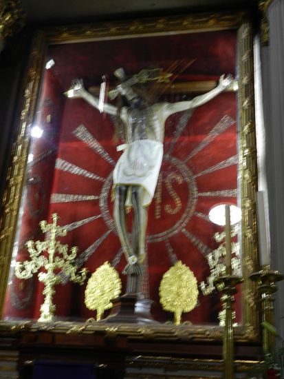 Es gab einen Kruzifix, der aus Maismehl hergestellt sein soll, er trug eine goldene Krone von dem spanischen König Philipp II.