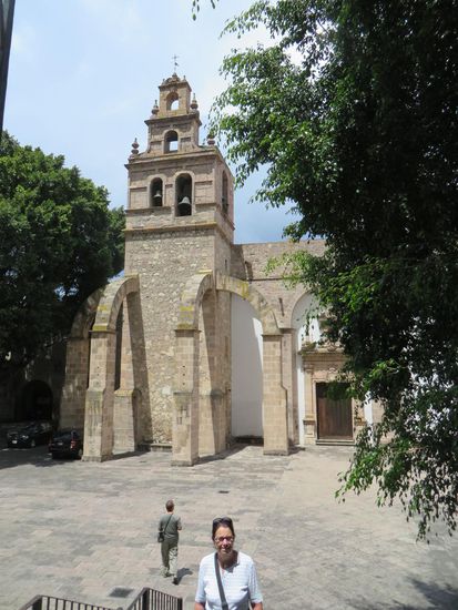Dann machten wir uns auf den Rückweg zur Kathedrale, wir bummelten durch Seitenstraßen und kamen am Kloster Carmen vorbei, auch hier warfen wir dann einen Blick hinein.