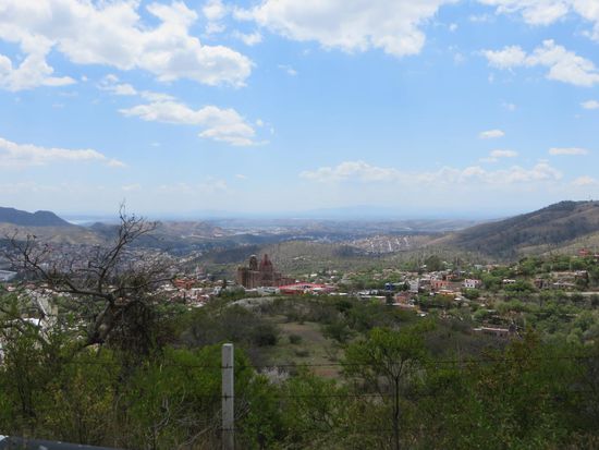 Dann gings wieder in die Berge und wir konnten auf die Stadt herunterschauen.