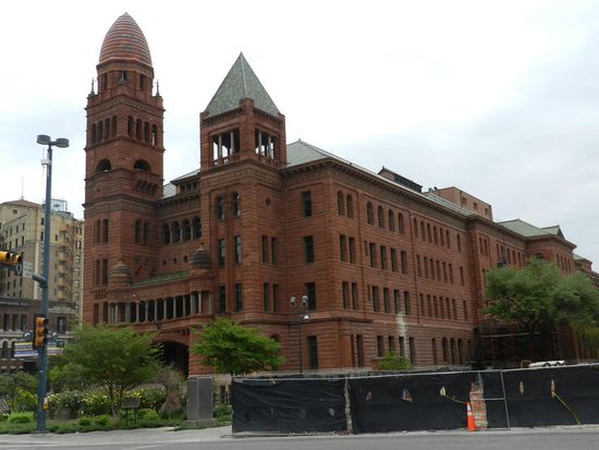 Wir gingen am Gerichtsgebäude vorbei zur City Hall, dem heutigen Regierungsgebäude.
