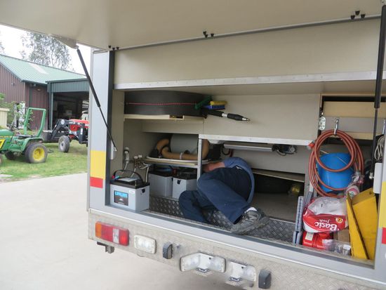 hier wird im liegen gearbeitet