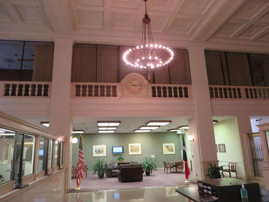 die Schalterhalle - kein Mensch zu sehen