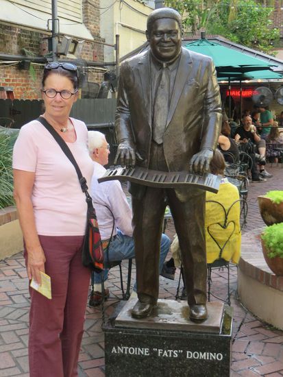 Fats Domino - Hier in diesem Jazzgarden waren die großen Musiker in Bronze gegossen
