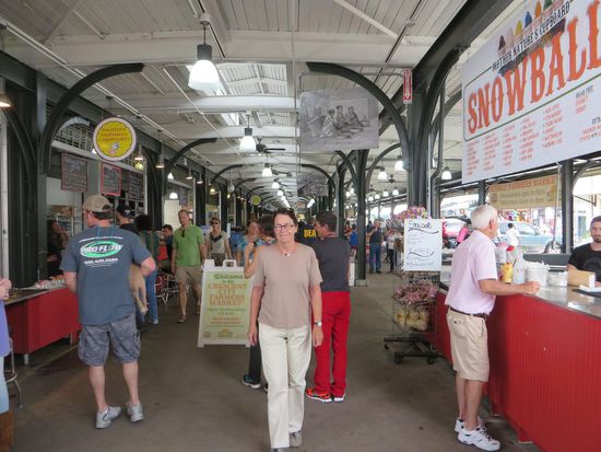 Wir kommen zum Farmers Market. Hier werden Kunsthandwerke und auch Produkte der Farmer verkauft. Wir haben uns ein wenig umgesehen und dann einen Smoothie getrunken.