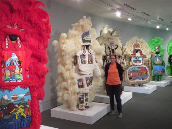 besdoners aufwändige Kostüme aus Straußenfedern