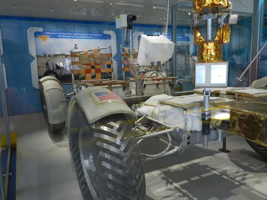 Mit so einem Wagen fuhren die Astronauten auf dem Mond herum