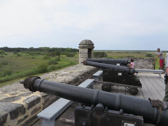 Sonst gab es noch die Kanonen zu sehen, die Eindringlinge beschießen konnten.