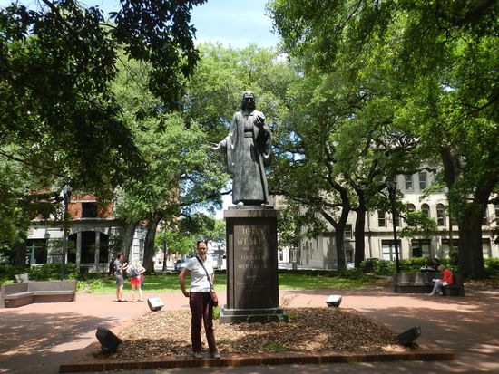 Wir sind dann zum Riverwalk gegangen, und durch einen Park gelaufen, wie überall steht auch hier ein honoriger Bürger auf seiner Plattform und schaut aufs gemeine Volk hinab.