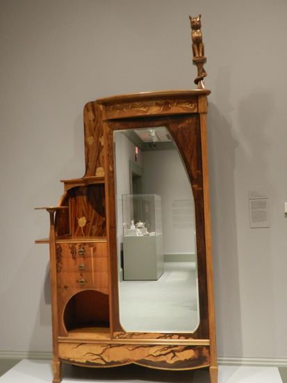 Ein Schrank der Art Deco Zeit