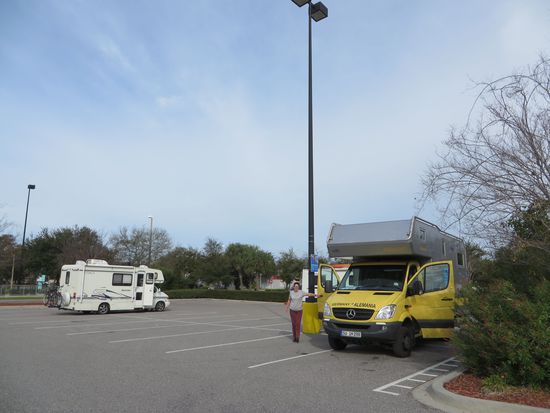 auf dem Parkplatz vom Walmart