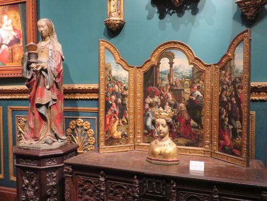 Die Kunstwerke in den einzelnen Sälen waren zeitlich angeordnet und es begann so um 1350.