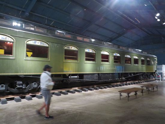 der komfortable Waggon des Zirkusdirektors