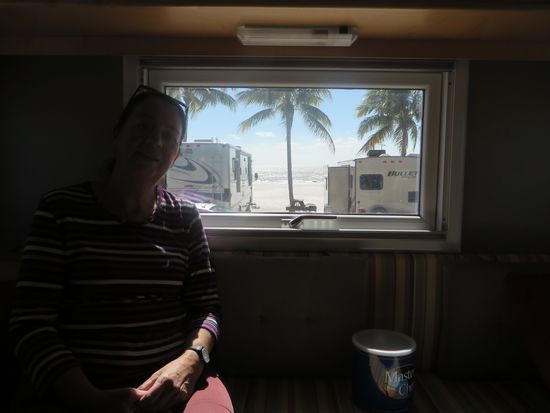 Coconut Beach im Hintergrund